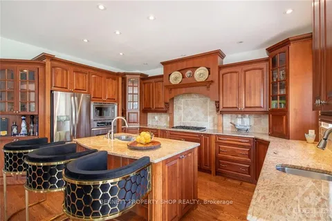 2500 LOOKOUT Dr, Orleans - Cumberland and Area, ON K4C 1S3