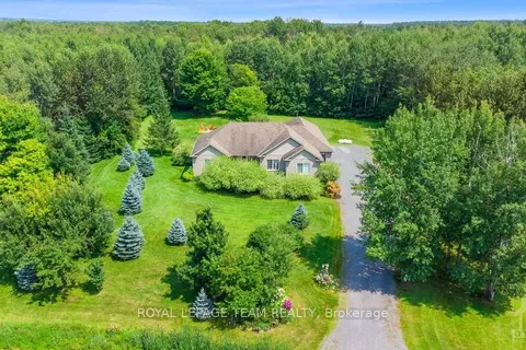 132 COUNTRY CARRIAGE Way, Carp - Huntley Ward, ON K0A 1L0