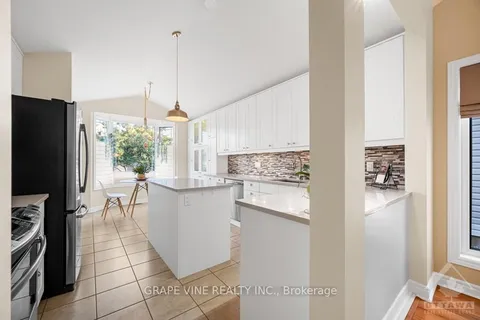 331 NESTLETON St, Orleans - Cumberland and Area, ON K4A 0A6