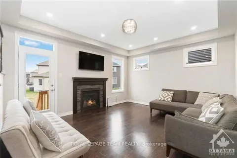 288 PONDEROSA St, Kanata, ON K2V 0N4