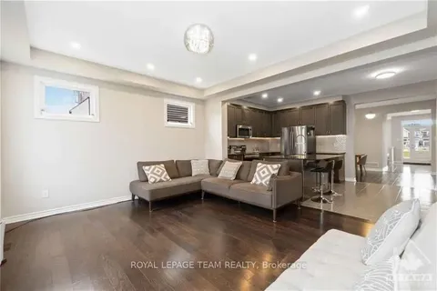 288 PONDEROSA St, Kanata, ON K2V 0N4