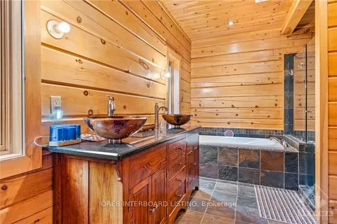 142 PADDY&apos;S Lane, Rideau Lakes, ON K0G 1X0