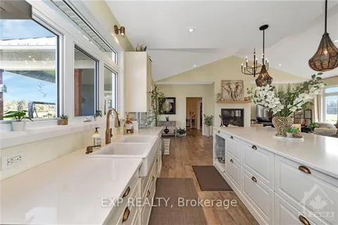 3010 TORWOOD Dr, Constance Bay - Dunrobin - Kilmaurs - Woodlawn, ON K0A 1T0