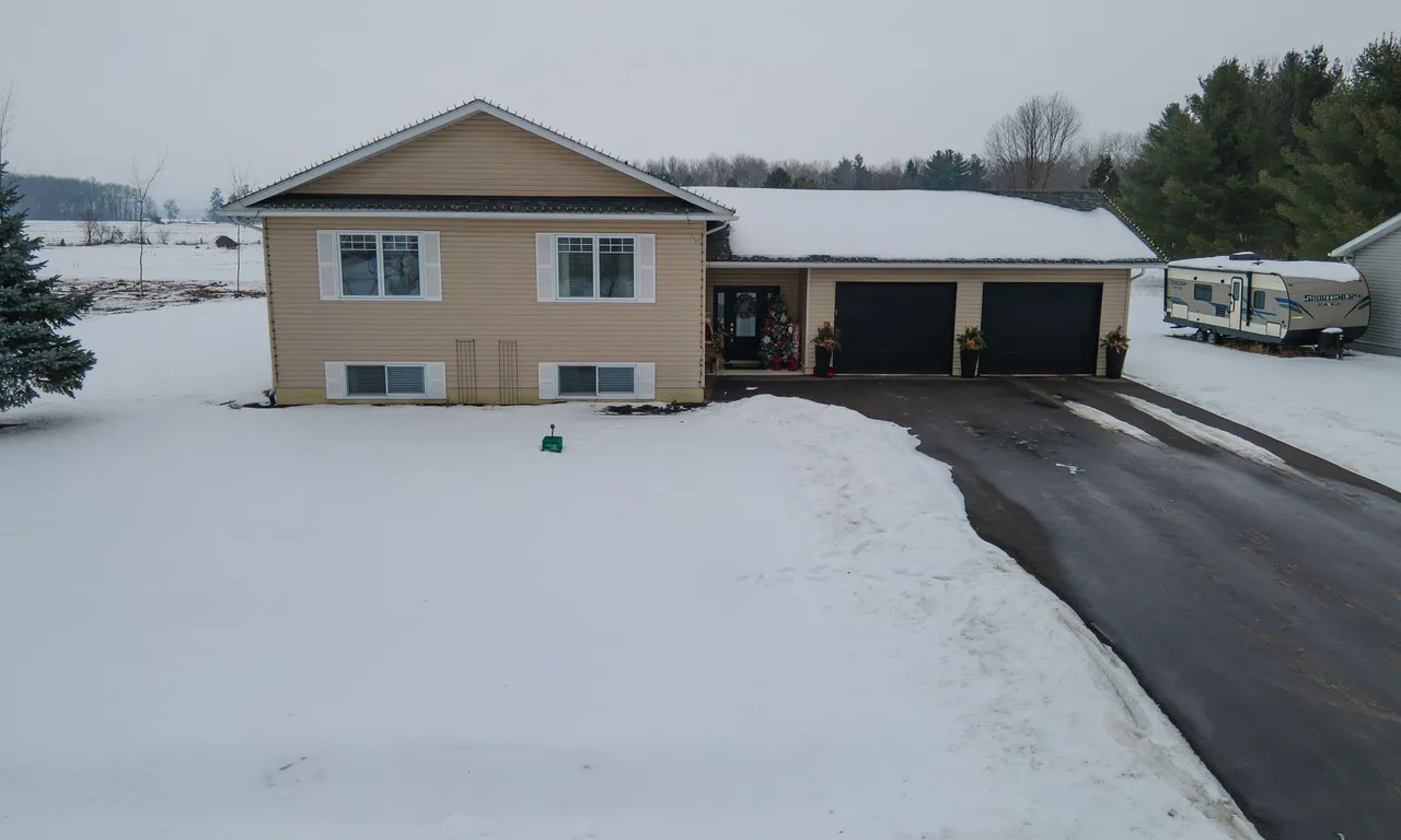 35 VERA Cres, Whitewater Region, ON K0J 1C0
