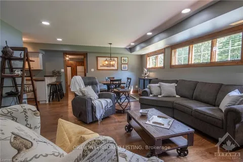 165 LAKESHORE Dr, Hastings Highlands, ON K0J 1L0