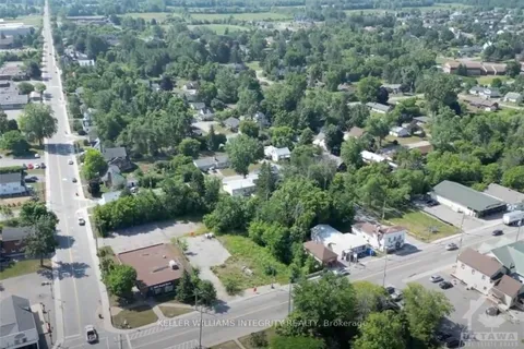 8212 VICTORIA St, Greely - Metcalfe - Osgoode - Vernon and Area, ON K0A 1W0