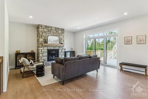 221 CASSIDY Cres, Drummond/North Elmsley, ON K7C 0E1