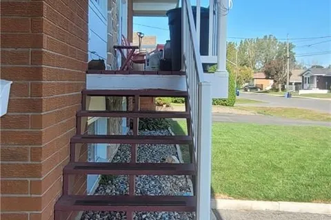 1110 GRAND Ave, Cornwall, ON K6H 4T5