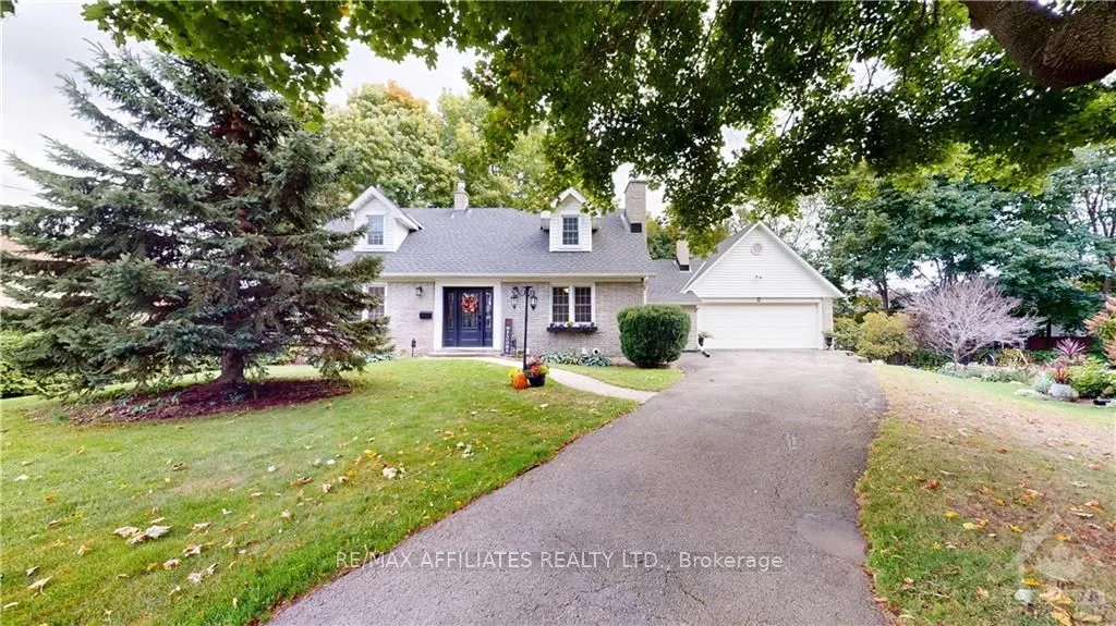 6 ELAINE Pl, Brockville, ON K6V 1J7