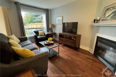 10 HODGSON Crt, Kanata, ON K2K 2T3