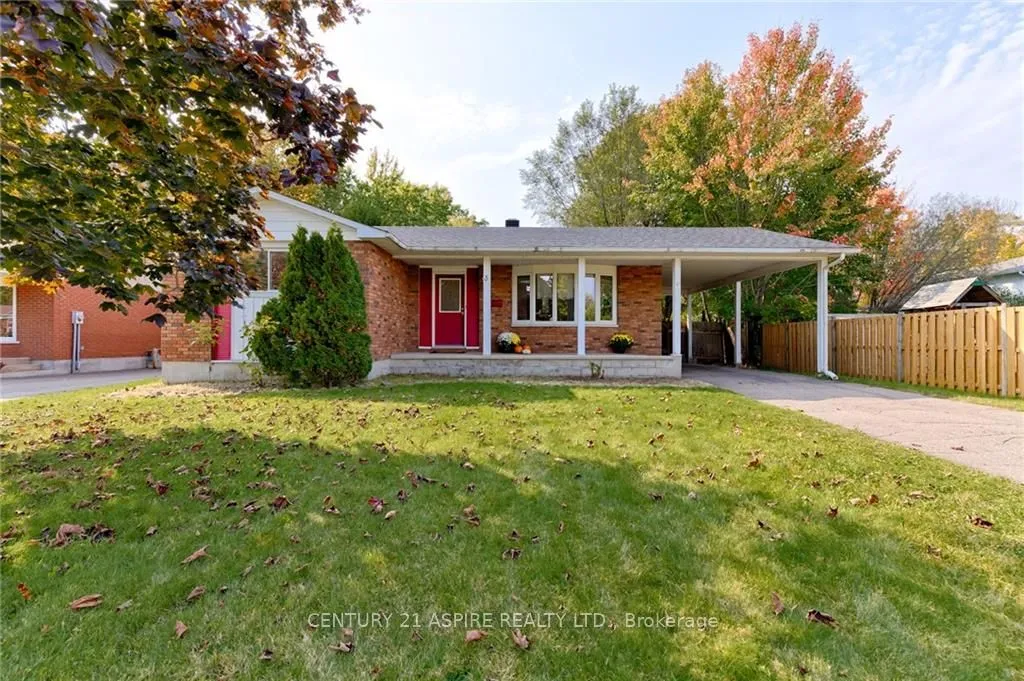 3 PINE Pl, Petawawa, ON K8H 2Y7