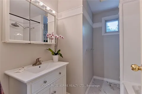 3 PINE Pl, Petawawa, ON K8H 2Y7