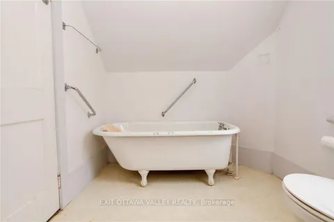 468 MOFFAT St, Pembroke, ON K8A 3Y1