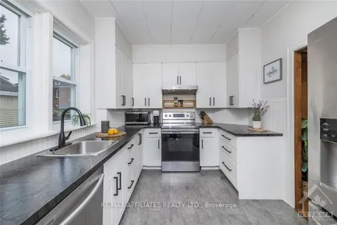 13 FOSTER St, Perth, ON K7H 1R3