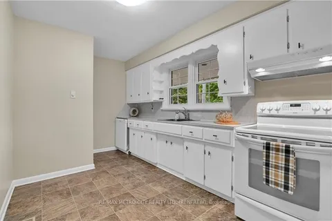 392 CHARLES Ave, Renfrew, ON K7V 3J3