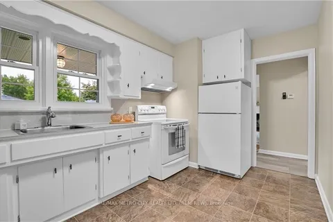 392 CHARLES Ave, Renfrew, ON K7V 3J3