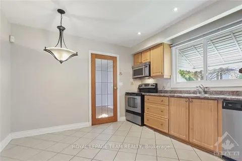 13 FALK Ave, Barrhaven, ON K4M 1L2