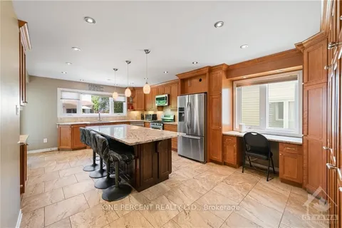 58 TOWNSEND Dr, Barrhaven, ON K2J 2V4