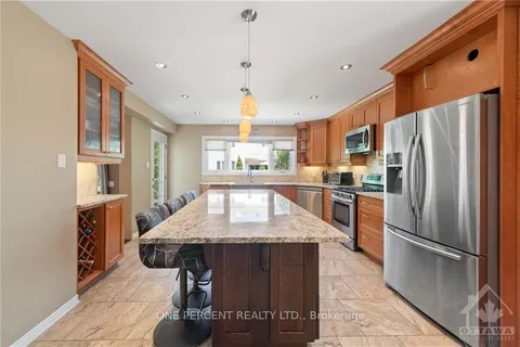 58 TOWNSEND Dr, Barrhaven, ON K2J 2V4