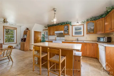 18294 KENYON CONC RD 15 Rd, North Glengarry, ON K0C 1T0