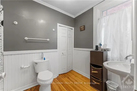 128 FLORA St, Ottawa Centre, ON K1R 5R5