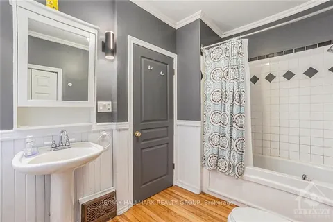 128 FLORA St, Ottawa Centre, ON K1R 5R5