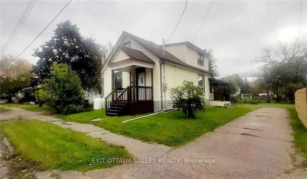 110 DICKSON St, Pembroke, ON K8A 2W9