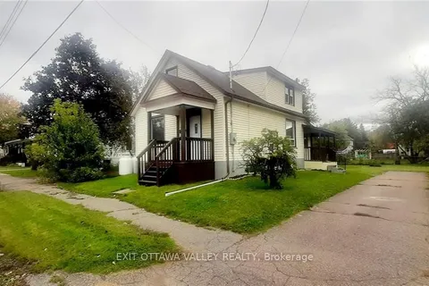 110 DICKSON St, Pembroke, ON K8A 2W9
