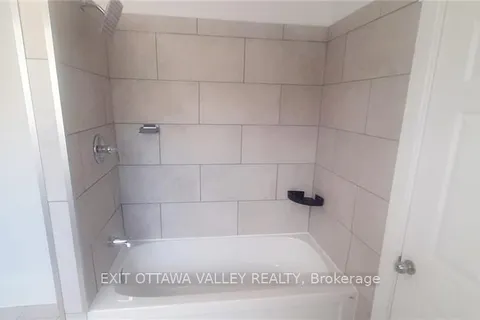 110 DICKSON St, Pembroke, ON K8A 2W9