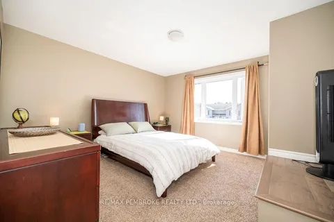 16 WILLIAM THOMAS Dr, Petawawa, ON K8H 0C3