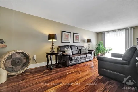 11 ALDER Cres, Blackburn Hamlet, ON K1B 4X4