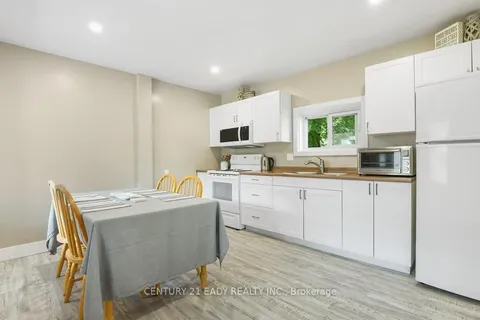 24 MUNROE Ave, Renfrew, ON K7V 3J8