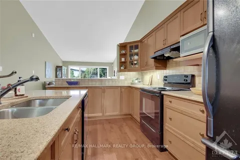 130 GRANITE Crt, Kanata, ON K2M 0A3