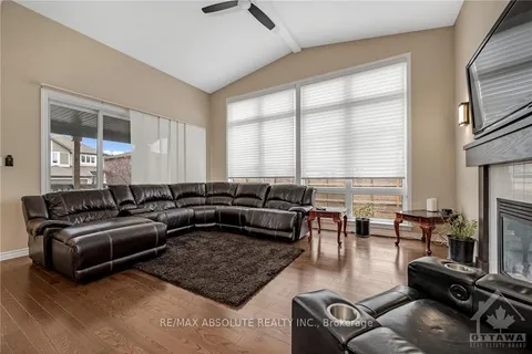 243 BALIKUN Hts, Kanata, ON K2V 0A4