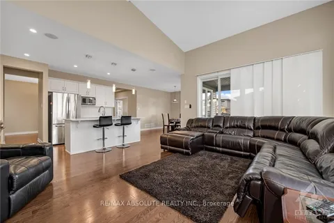 243 BALIKUN Hts, Kanata, ON K2V 0A4