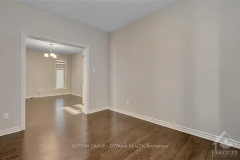 703 MOONFLOWER Cres, Blossom Park - Airport and Area, ON K1T 0S3