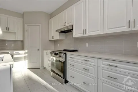 703 MOONFLOWER Cres, Blossom Park - Airport and Area, ON K1T 0S3