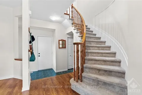 77 DAVENTRY Cres, Barrhaven, ON K2J 4M8