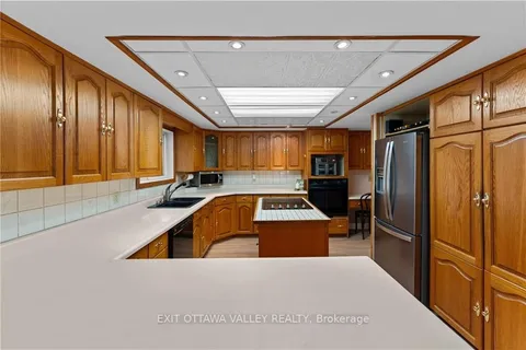 88 CHRIS MULLIN Lane, Madawaska Valley, ON K0J 1B0