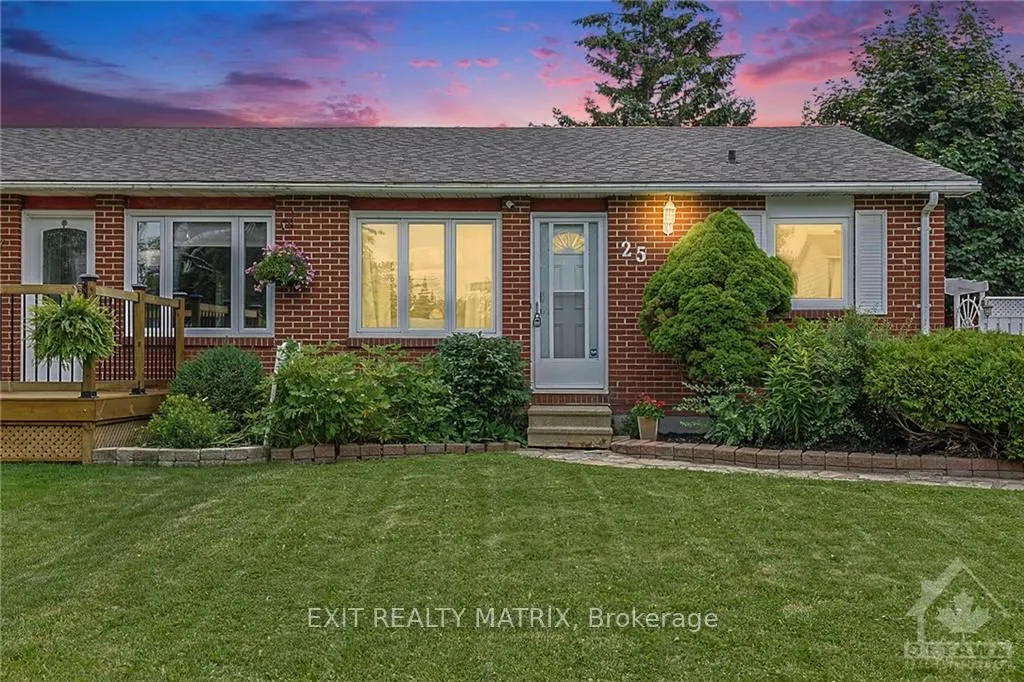 25 GLAMORGAN Dr, Kanata, ON K2L 1R1