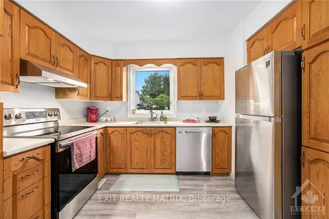 25 GLAMORGAN Dr, Kanata, ON K2L 1R1