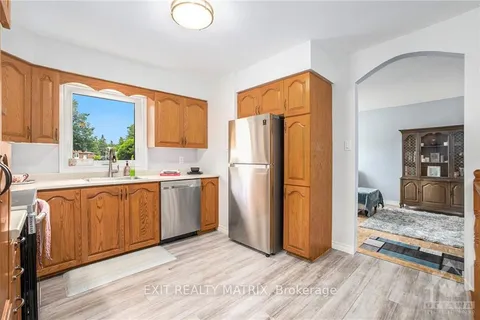 25 GLAMORGAN Dr, Kanata, ON K2L 1R1