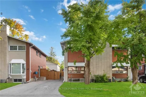 813 MAPLEWOOD Ave, Britannia Heights - Queensway Terrace N and Area, ON K2B 5V4