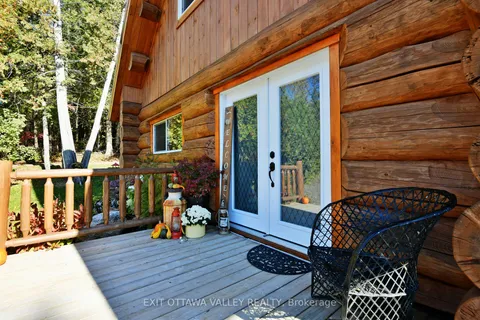 8 TANAGER Tr, Whitewater Region, ON K0J 2L0