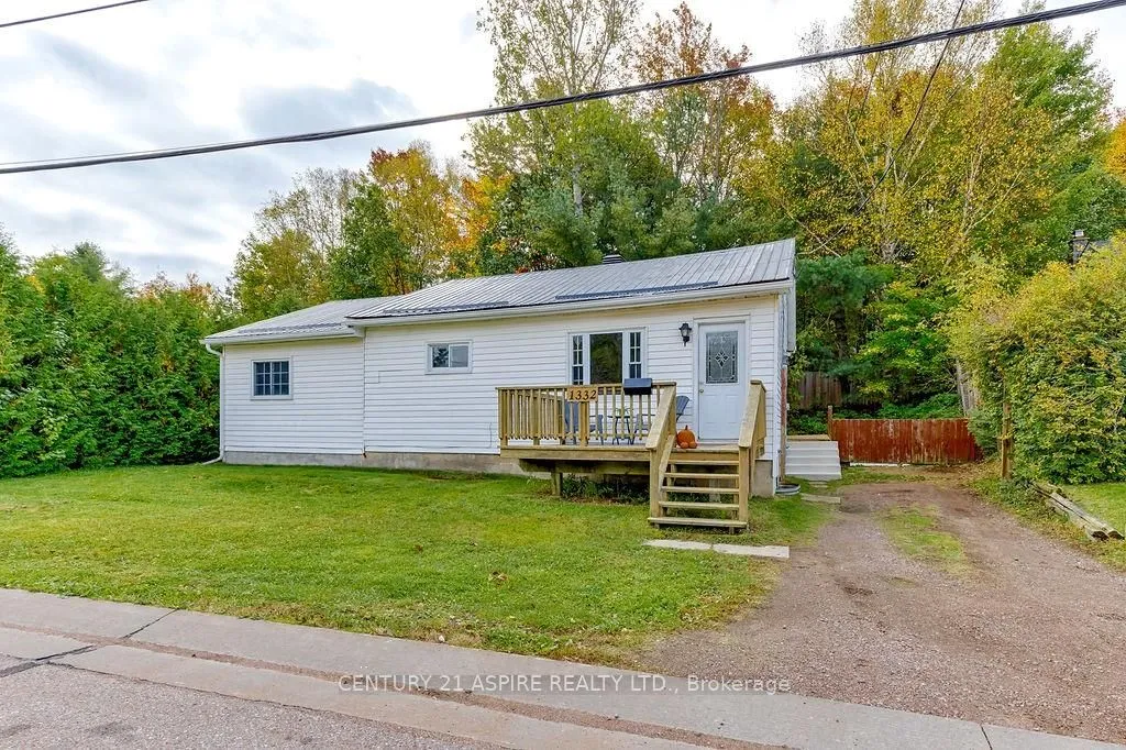 1332 VICTORIA St, Petawawa, ON K8H 2G1