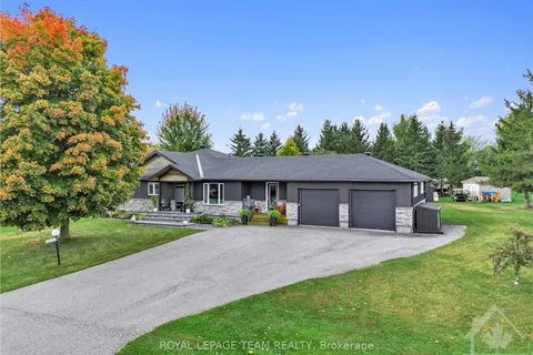 2854 KELSEY St, Greely - Metcalfe - Osgoode - Vernon and Area, ON K0A 2P0