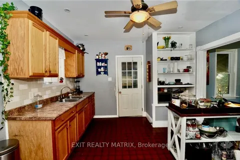 36 DRUMMOND St, Rideau Lakes, ON K0G 1V0