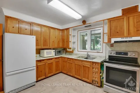 157 ANNA Ave, Carlington - Central Park, ON K1Z 7V1