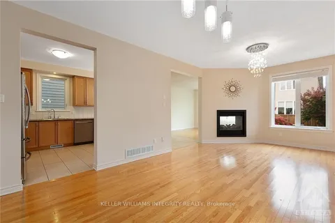 914 WHITEFORD Way, Kanata, ON K2M 0C9