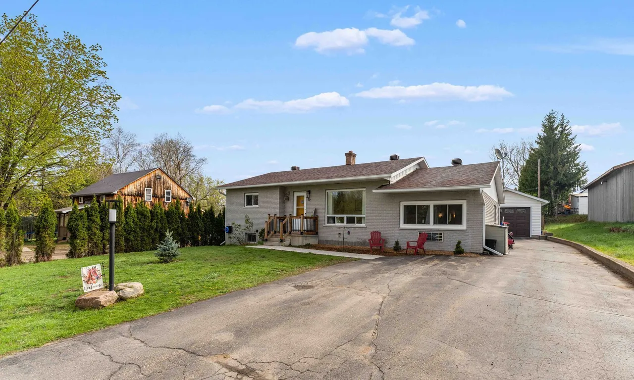 12 LISK St, ON K0J 2A0